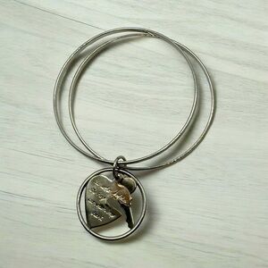 Cute Silver Bangle Bracelet Heart Key ‘He‎ who holds the Key can open my heart’